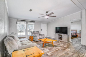 7 Mi to Crystal River Home with Yard and Fire Pit!
